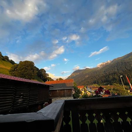 Ferienwohnung Uf Z'Enisch Klosters-Serneus Extérieur photo