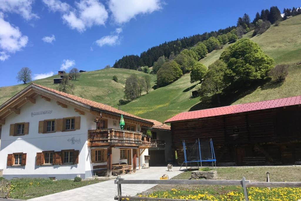 Ferienwohnung Uf Z'Enisch Klosters-Serneus Extérieur photo
