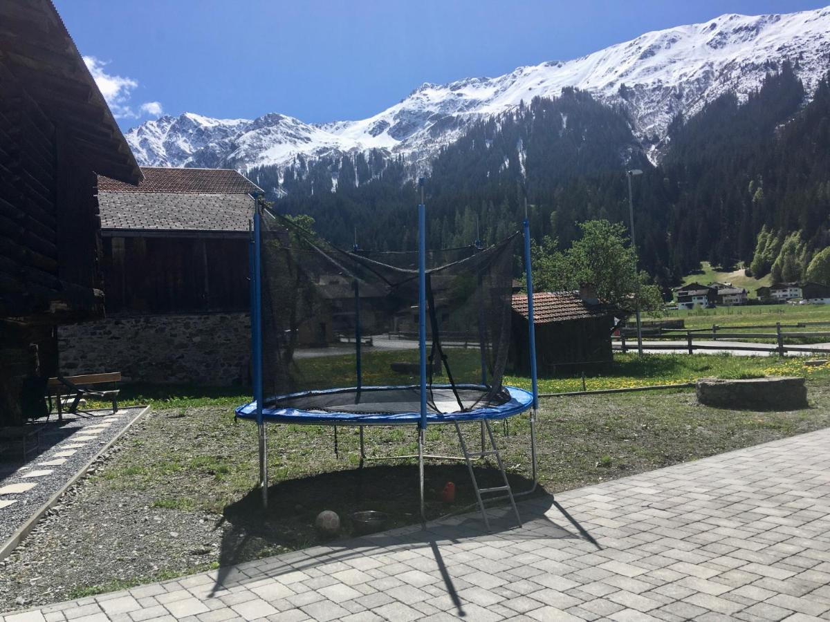 Ferienwohnung Uf Z'Enisch Klosters-Serneus Extérieur photo