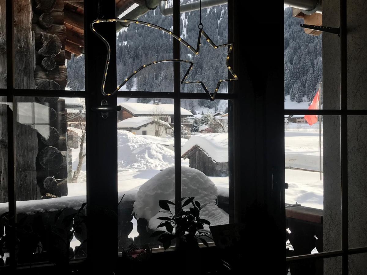 Ferienwohnung Uf Z'Enisch Klosters-Serneus Extérieur photo
