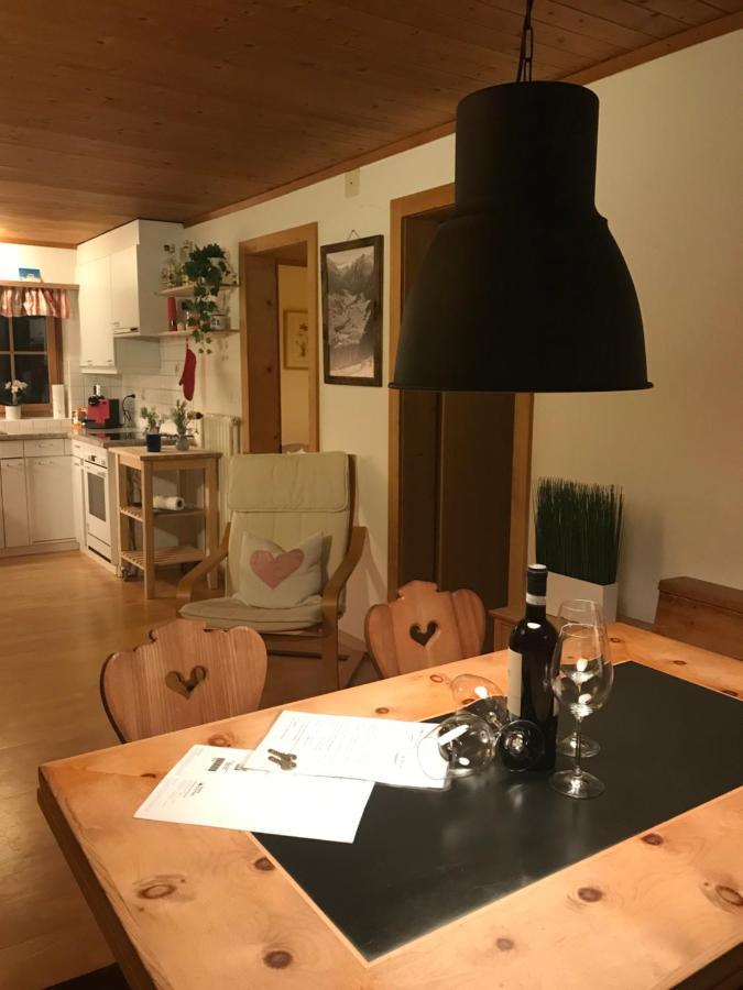 Ferienwohnung Uf Z'Enisch Klosters-Serneus Extérieur photo