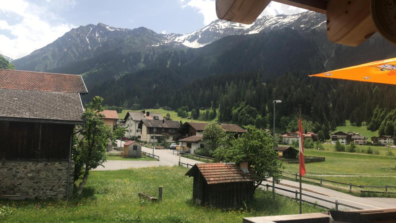 Ferienwohnung Uf Z'Enisch Klosters-Serneus Extérieur photo