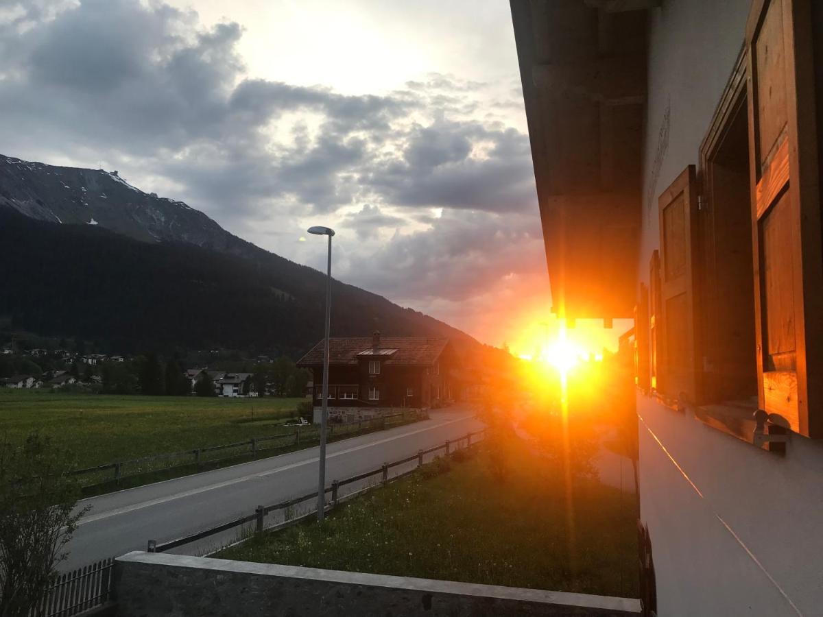 Ferienwohnung Uf Z'Enisch Klosters-Serneus Extérieur photo