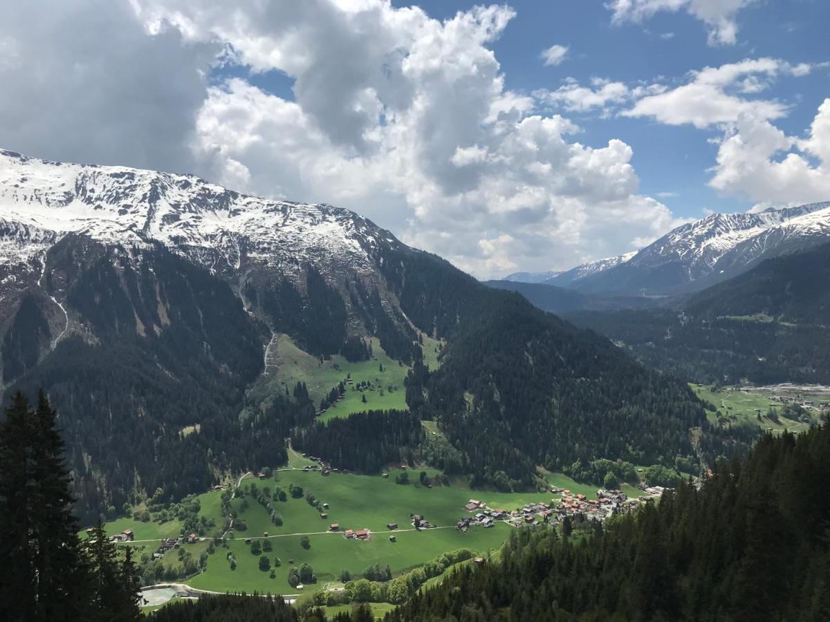 Ferienwohnung Uf Z'Enisch Klosters-Serneus Extérieur photo