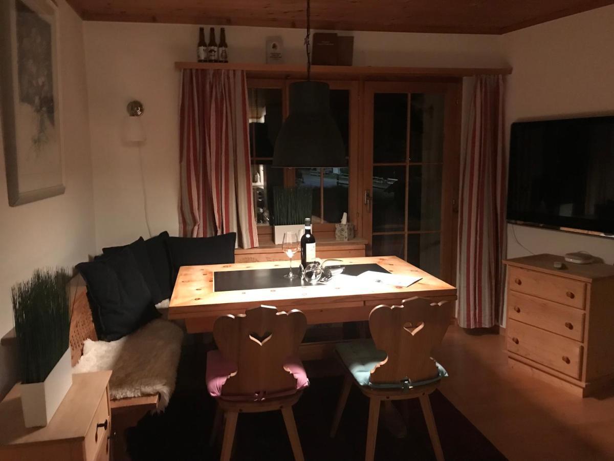 Ferienwohnung Uf Z'Enisch Klosters-Serneus Extérieur photo